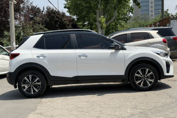 Used Kia kx1 Stonic 2026 Model 1.4L Sunroof Edition Exterior 4