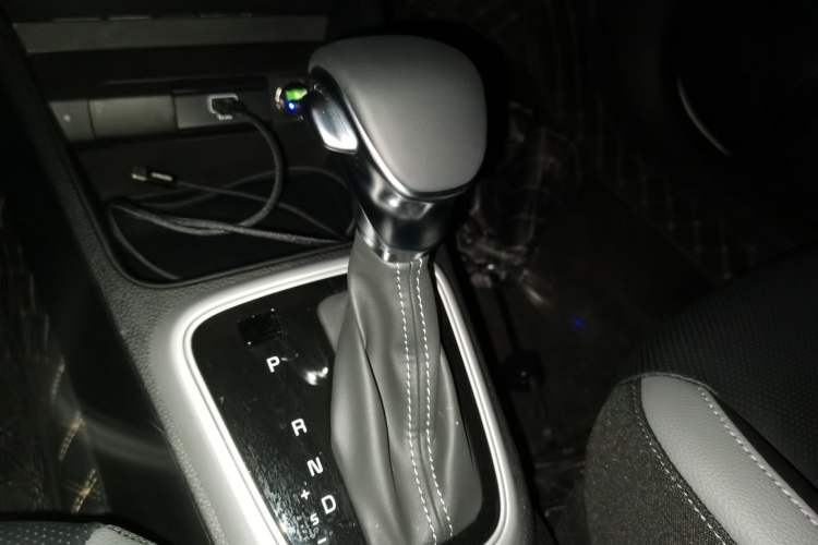 Used Kia kx1 Stonic 2026 Model 1.4L Fun Enjoyment Automatic Edition Gear Lever