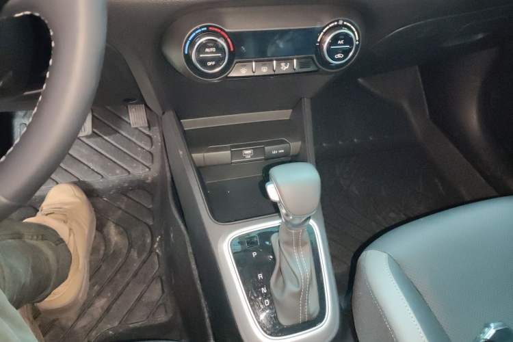 Used Kia kx1 Stonic 2026 Model 1.4L Sunroof Edition Gear Lever