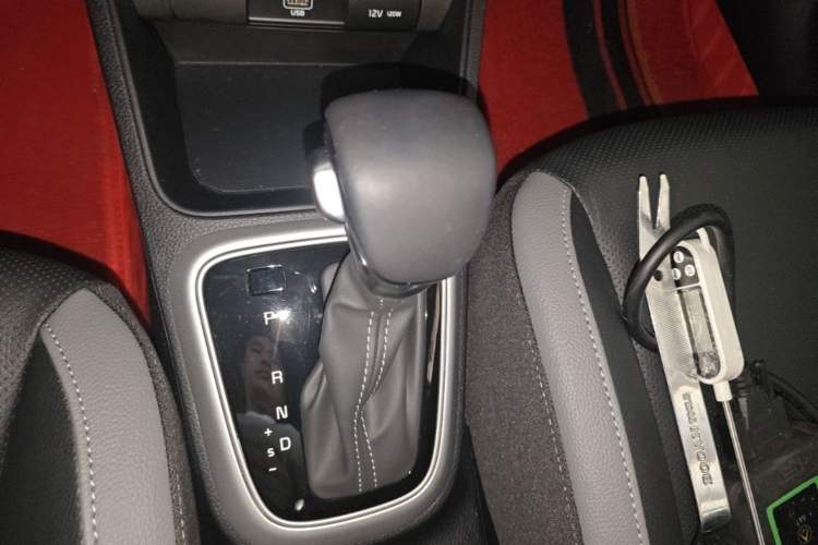 Used Kia kx1 Stonic 2026 Model 1.4L Sunroof Edition Gear Lever
