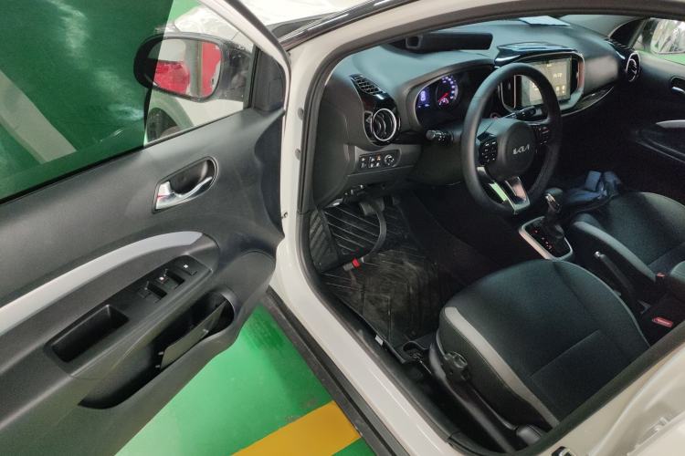 Used Kia kx1 Stonic 2026 Model 1.4L Sunroof Edition Interior 3