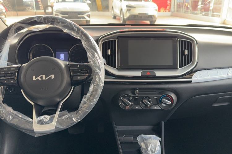 Used Kia kx1 Stonic 2026 Model 1.4L Fun Enjoyment Automatic Edition Interior 3