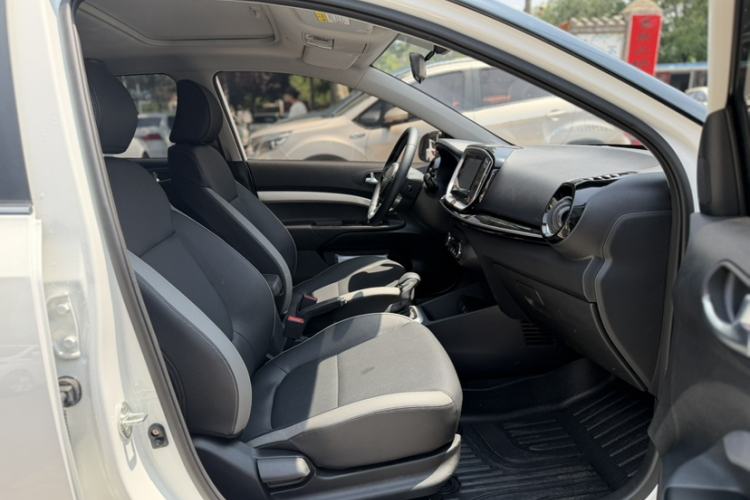 Used Kia kx1 Stonic 2026 Model 1.4L Sunroof Edition Interior 6