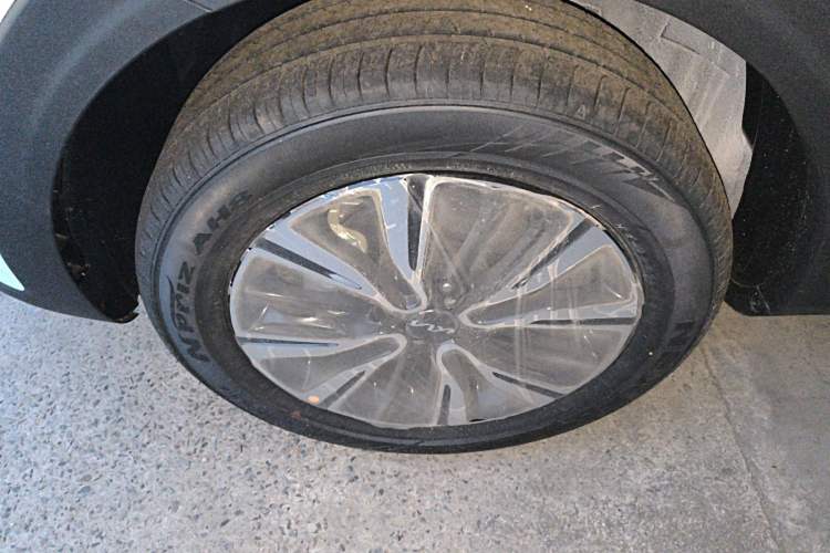 Used Kia kx1 Stonic 2026 Model 1.4L Sunroof Edition Left Front Wheel Hub