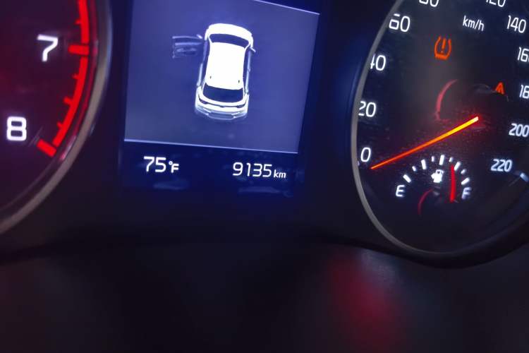 Used Kia kx1 Stonic 2026 Model 1.4L Fun Enjoyment Automatic Edition Odometer Close Up