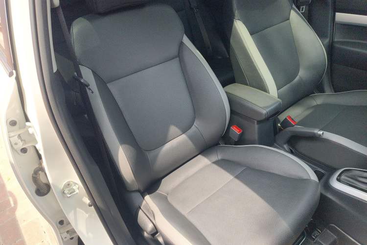 Used Kia kx1 Stonic 2026 Model 1.4L Sunroof Edition Right Front Seat