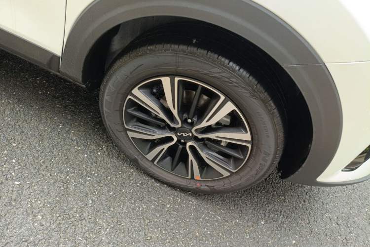 Used Kia kx1 Stonic 2026 Model 1.4L Sunroof Edition Right Front Wheel Hub