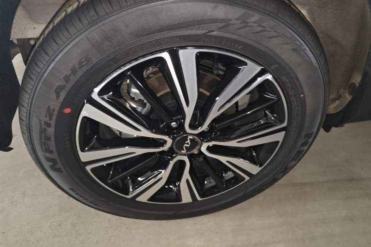 Used Kia kx1 Stonic 2026 Model 1.4L Sunroof Edition Right Rear Wheel Hub