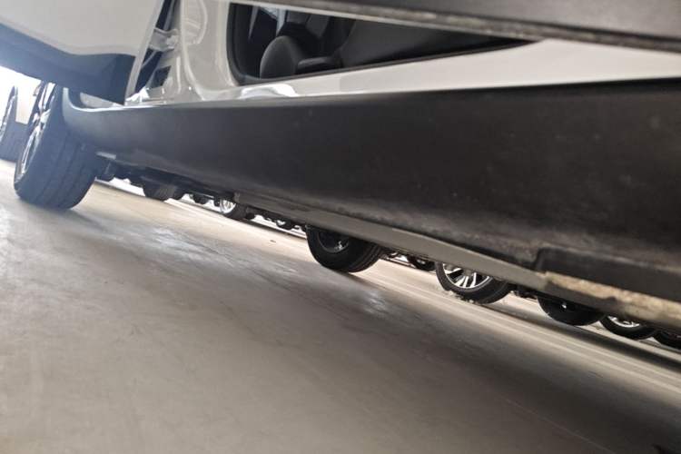 Used Kia kx1 Stonic 2026 Model 1.4L Sunroof Edition Right Side Sill