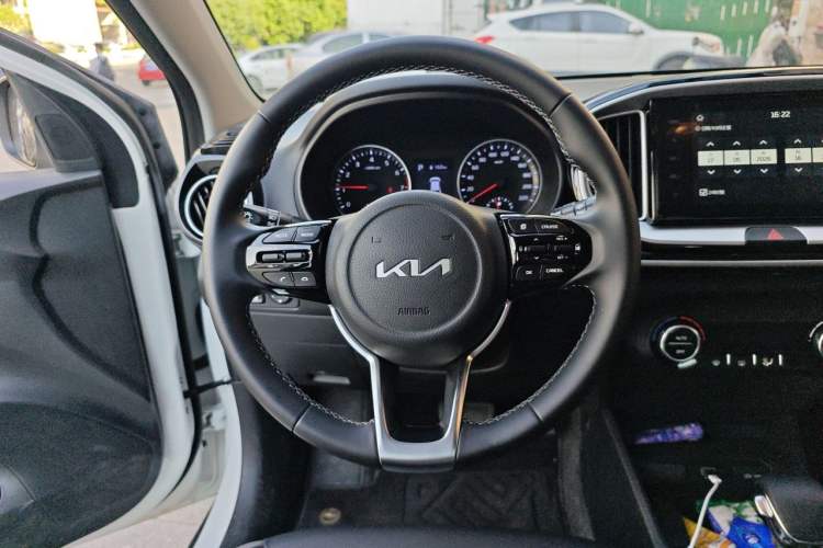 Used Kia kx1 Stonic 2026 Model 1.4L Sunroof Edition Steering Wheel