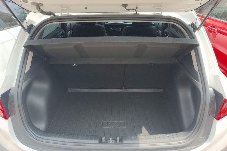 Used Kia kx1 Stonic 2026 Model 1.4L Sunroof Edition Trunk
