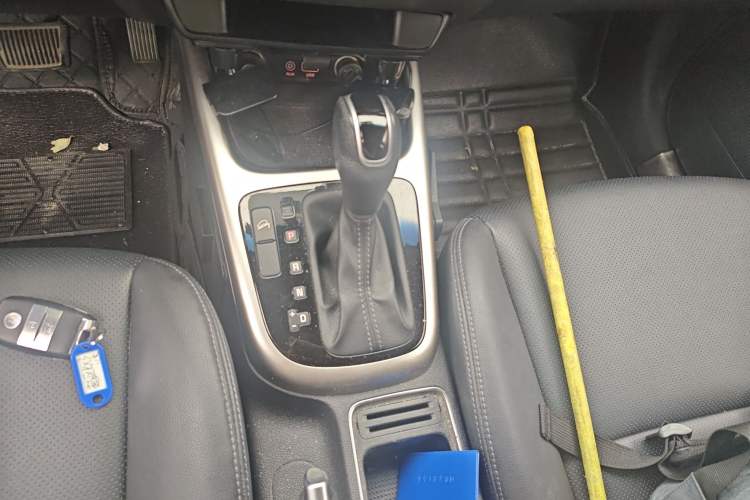 Used Kia KX3 2015 1.6L Automatic Two-Wheel Drive DLX Gear Lever