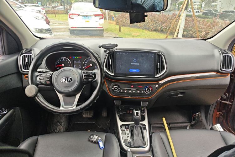 Used Kia KX3 2015 1.6L Automatic Two-Wheel Drive DLX Interior 2