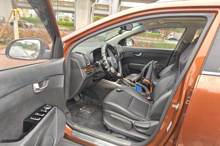 Used Kia KX3 2015 1.6L Automatic Two-Wheel Drive DLX Interior 3