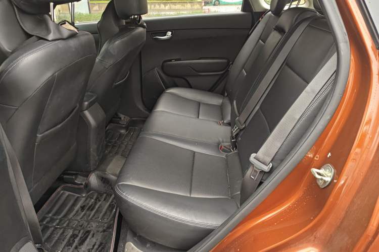 Used Kia KX3 2015 1.6L Automatic Two-Wheel Drive DLX Interior 4