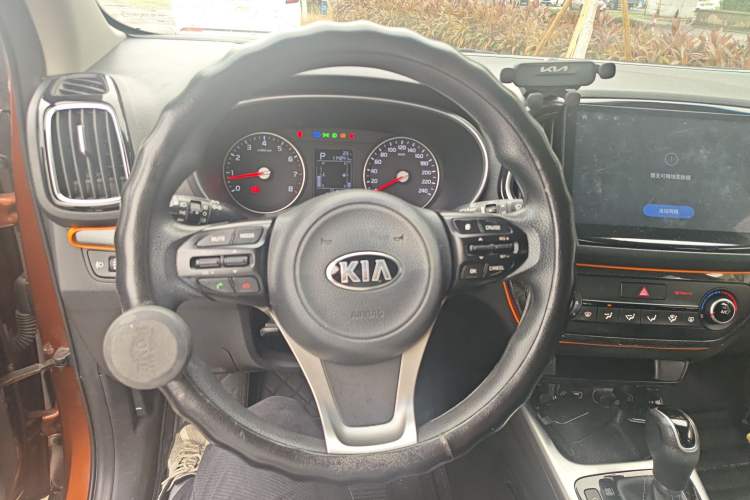 Used Kia KX3 2015 1.6L Automatic Two-Wheel Drive DLX Steering Wheel