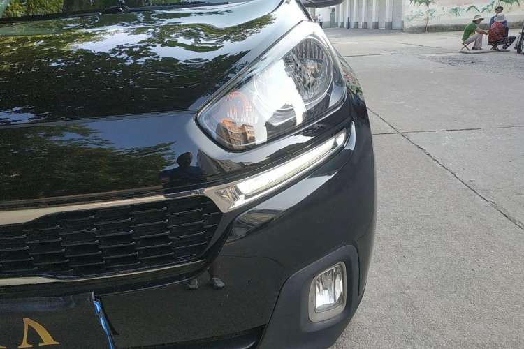 Used Kia KX3 2015 1.6L Automatic Two-Wheel Drive DLX Exterior 5