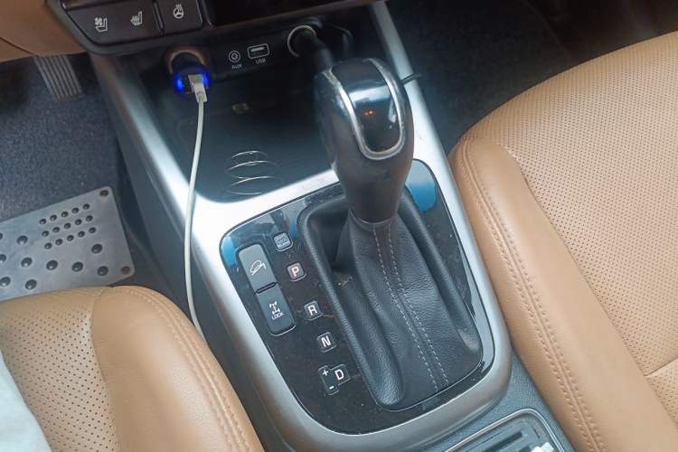 Used Kia KX3 2015 2.0L Automatic 4x4 PRM Gear Lever