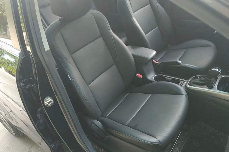 Used Kia KX3 2015 1.6L Automatic Two-Wheel Drive DLX Interior 11