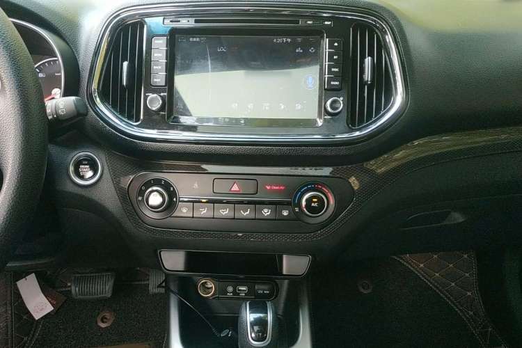 Used Kia KX3 2015 1.6L Automatic Two-Wheel Drive DLX Interior 3