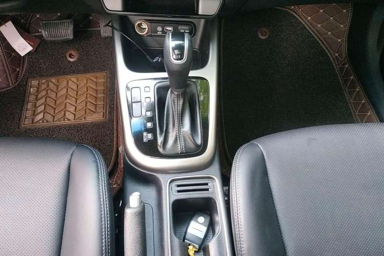 Used Kia KX3 2015 1.6L Automatic Two-Wheel Drive DLX Interior 4