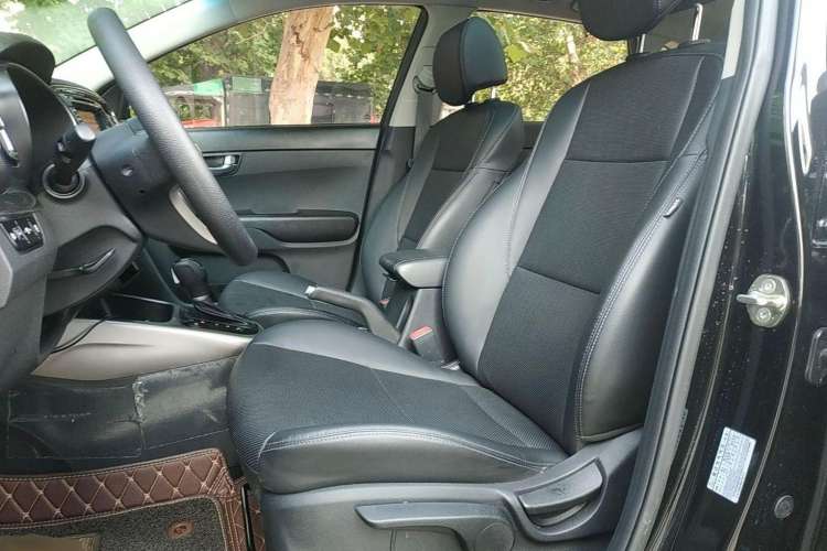 Used Kia KX3 2015 1.6L Automatic Two-Wheel Drive DLX Interior 5