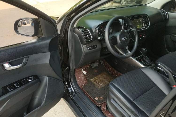 Used Kia KX3 2015 1.6L Automatic Two-Wheel Drive DLX Interior 6