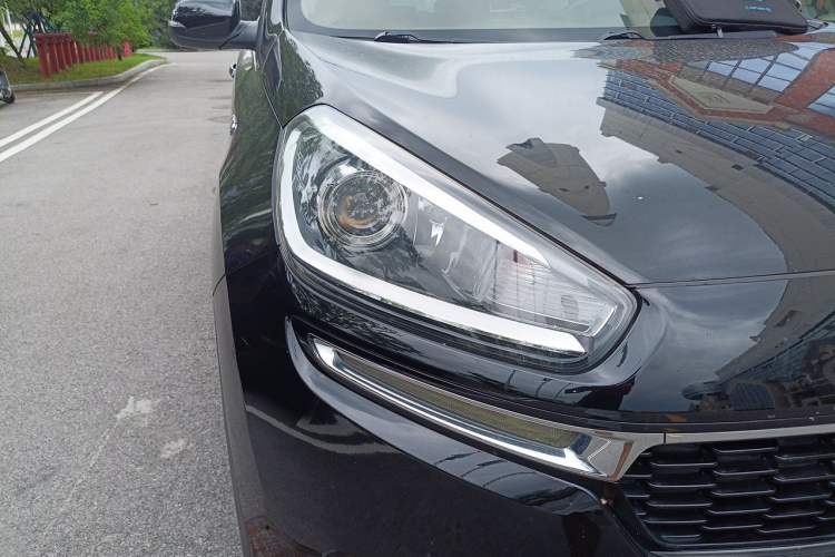 Used Kia KX3 2015 2.0L Automatic 4x4 PRM Right Front Headlight