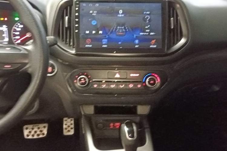 Used Kia KX3 2015 1.6L Automatic Two-Wheel Drive DLX Audio And AC Panel