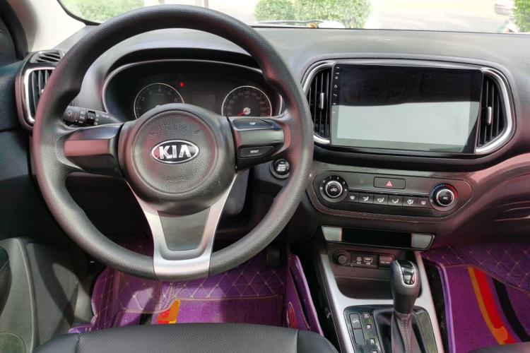 Used Kia KX3 2015 1.6L Automatic Two-Wheel Drive DLX Center Console