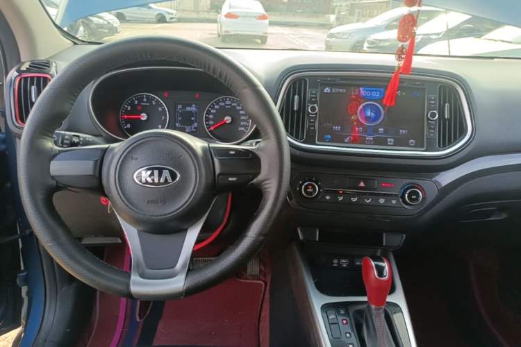 Used Kia KX3 2015 1.6T Automatic Two-Wheel Drive DLX Center Console