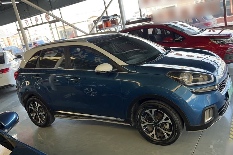 Used Kia KX3 2015 1.6T Automatic Two-Wheel Drive DLX Exterior 2
