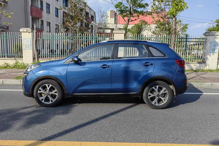 Used Kia KX3 2015 1.6L Automatic Two-Wheel Drive DLX Exterior 4