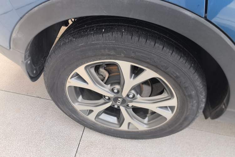 Used Kia KX3 2015 1.6L Automatic Two-Wheel Drive DLX Exterior 4
