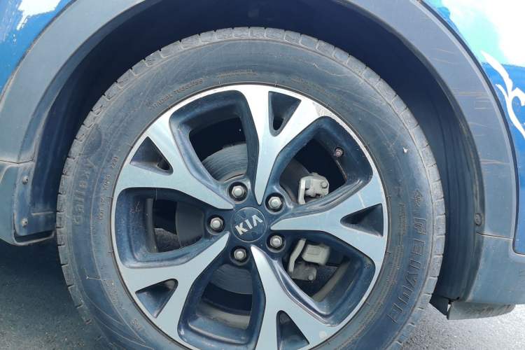 Used Kia KX3 2015 1.6L Automatic Two-Wheel Drive DLX Exterior 7