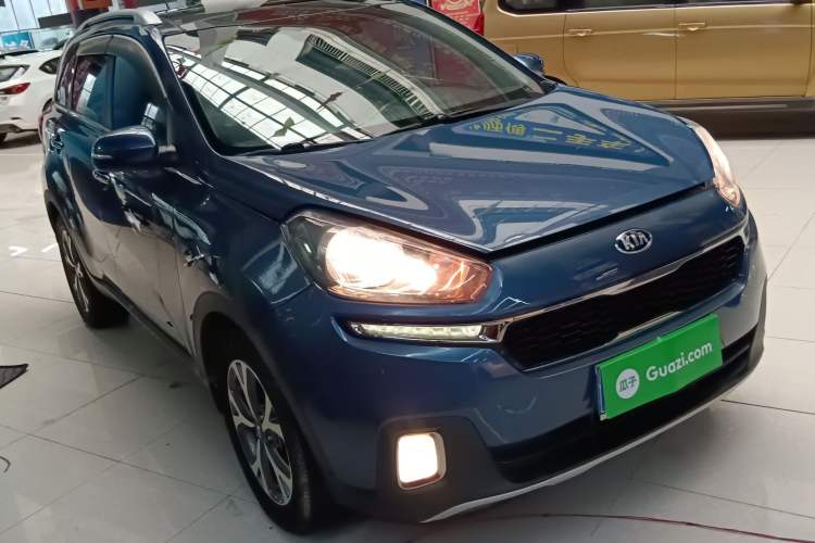 Used Kia KX3 2015 1.6L Automatic Two-Wheel Drive DLX Front Right 45 Deg