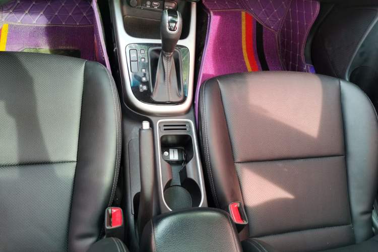 Used Kia KX3 2015 1.6L Automatic Two-Wheel Drive DLX Gear Lever