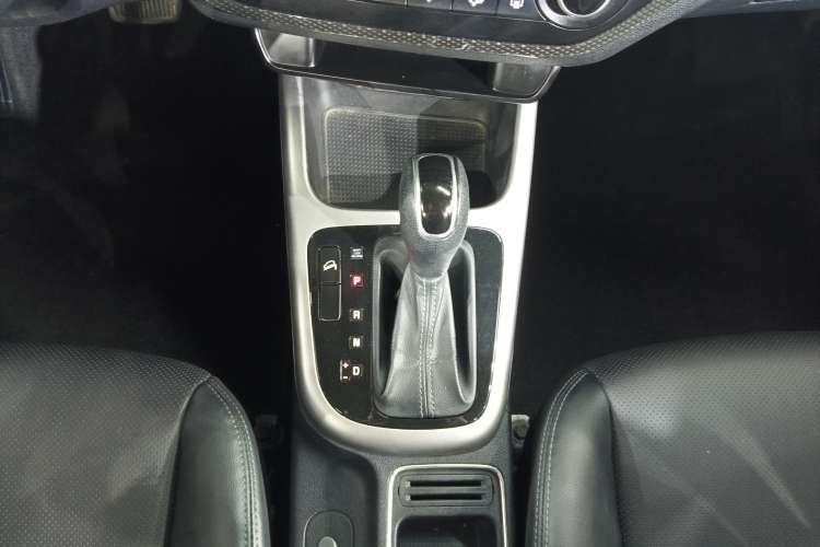 Used Kia KX3 2015 1.6L Automatic Two-Wheel Drive DLX Gear Lever