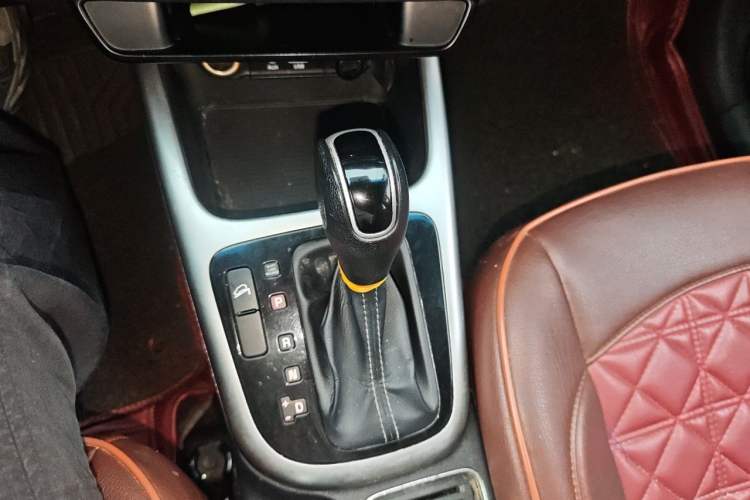 Used Kia KX3 2015 1.6L Automatic Two-Wheel Drive DLX Gear Lever