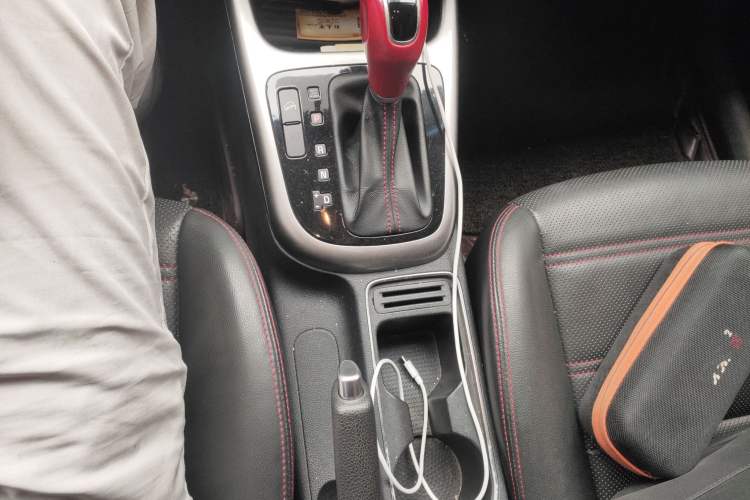Used Kia KX3 2015 1.6T Automatic Two-Wheel Drive PRM Gear Lever
