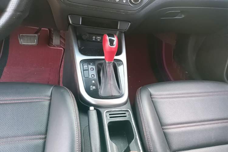 Used Kia KX3 2015 1.6T Automatic Two-Wheel Drive DLX Gear Lever