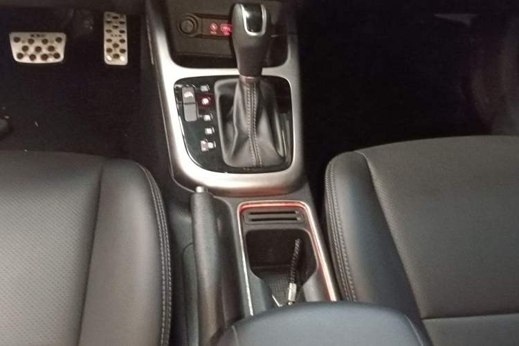 Used Kia KX3 2015 1.6L Automatic Two-Wheel Drive DLX Gear Lever