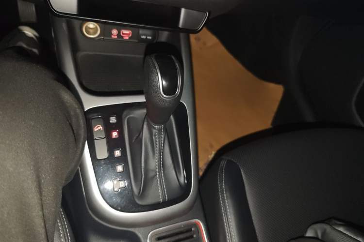 Used Kia KX3 2015 1.6L Automatic Two-Wheel Drive DLX Gear Lever