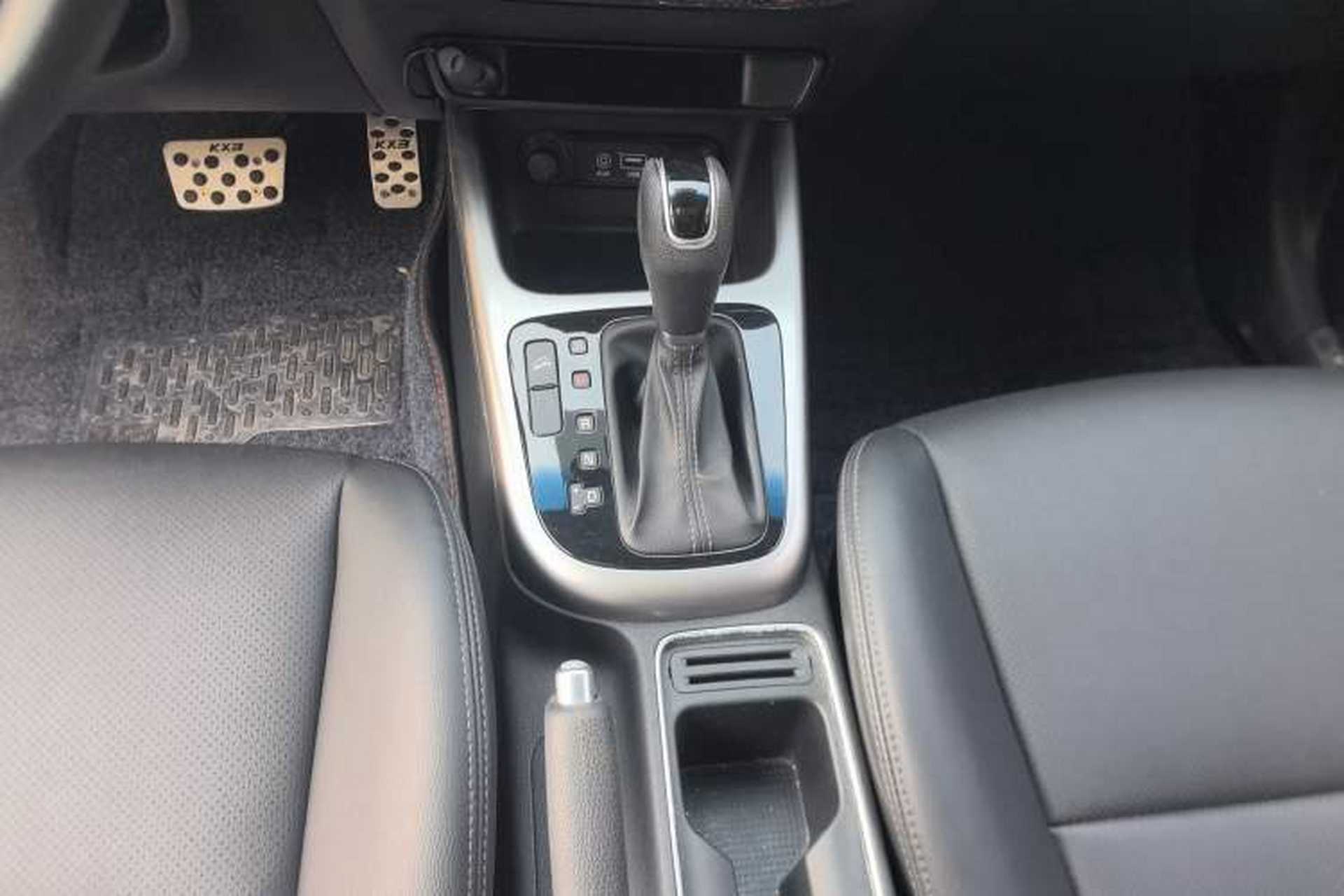 Used Kia KX3 2015 1.6L Automatic Two-Wheel Drive DLX Gear Lever
