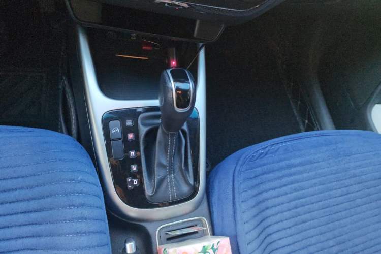 Used Kia KX3 2015 1.6L Automatic Two-Wheel Drive DLX Gear Lever