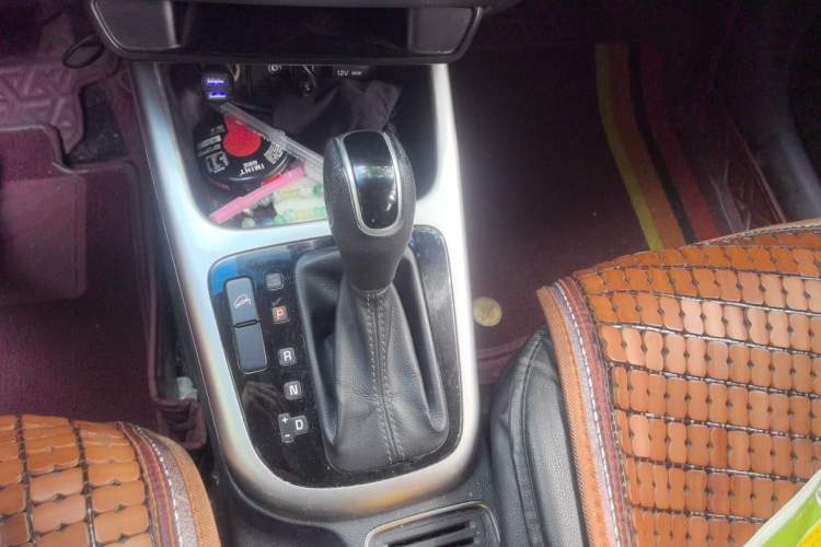 Used Kia KX3 2015 1.6L Automatic Two-Wheel Drive DLX Gear Lever