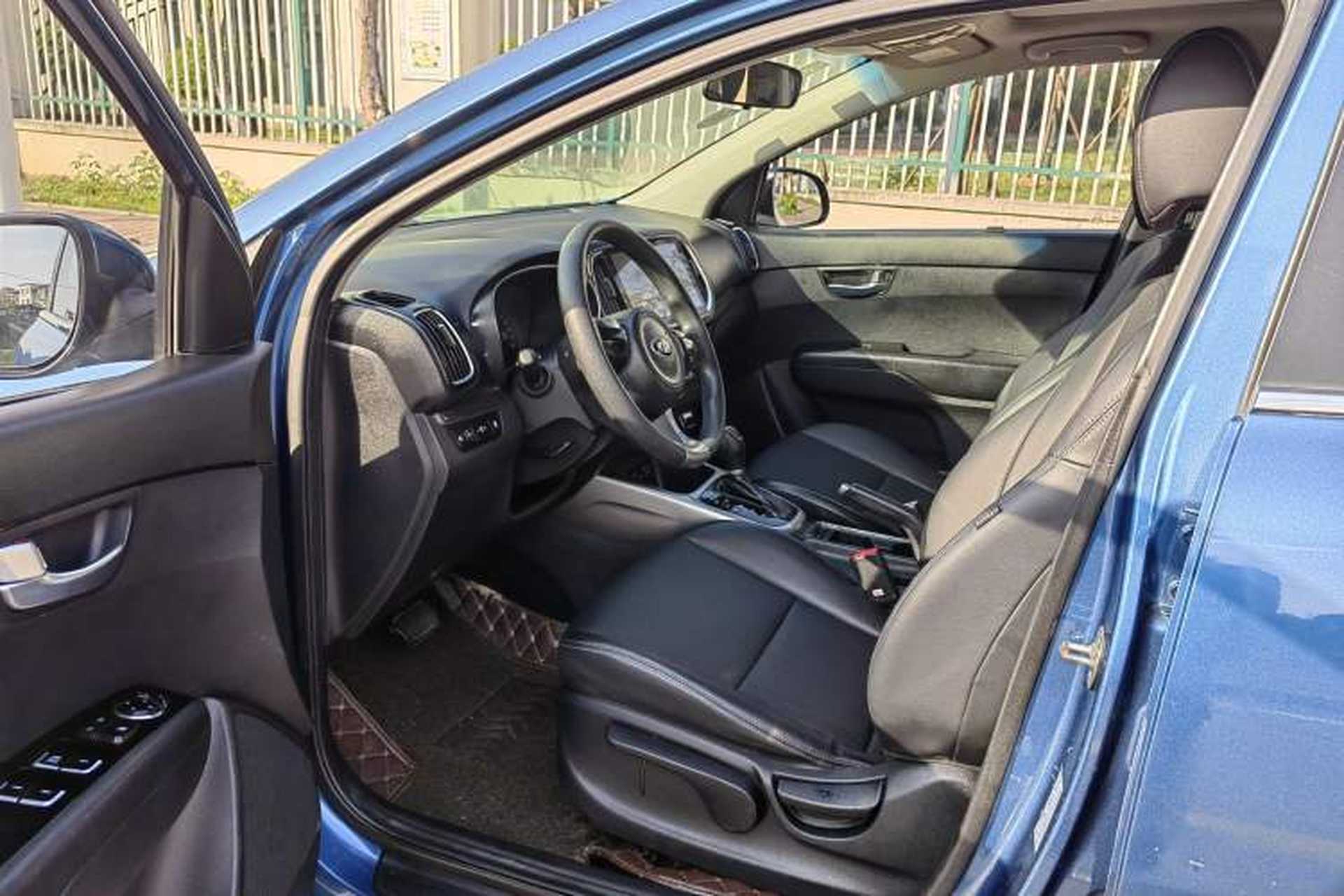 Used Kia KX3 2015 1.6L Automatic Two-Wheel Drive DLX Interior 2