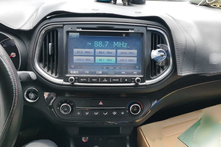 Used Kia KX3 2015 1.6L Automatic Two-Wheel Drive DLX Interior 2