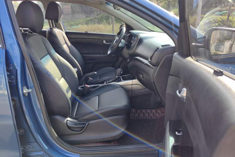 Used Kia KX3 2015 1.6L Automatic Two-Wheel Drive DLX Interior 4