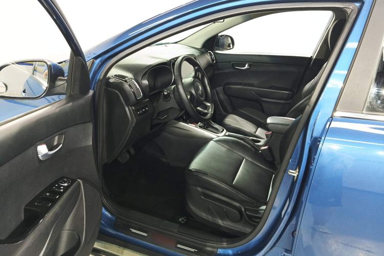 Used Kia KX3 2015 1.6L Automatic Two-Wheel Drive DLX Left Front Seat